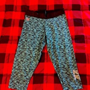 New Victoria’s Secret PINK Ultimate cropped medium pair of leggings